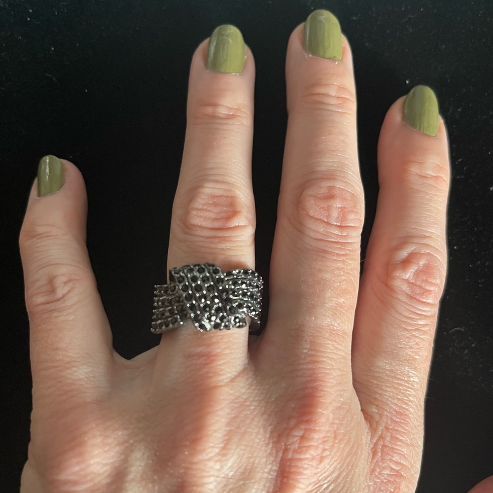Black metal black crystals costume jewelry ring knot size 7 classic